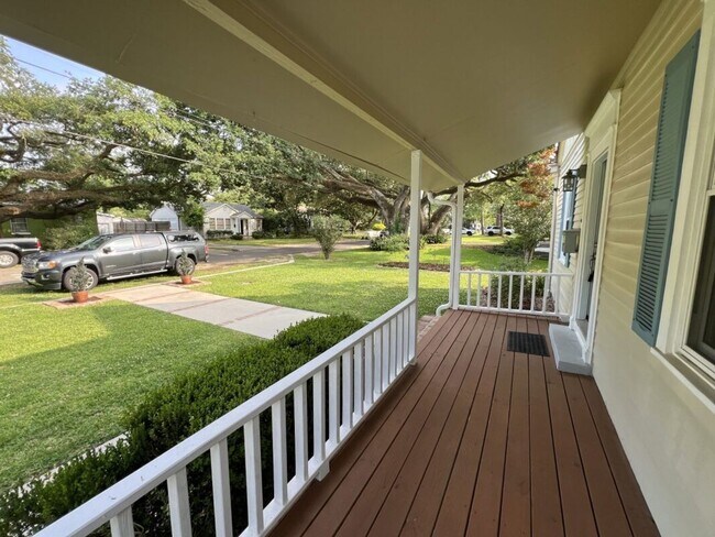 Foto del edificio - Charming 3 Bedroom Home Near LSU, University Lakes & Parade Routes!
