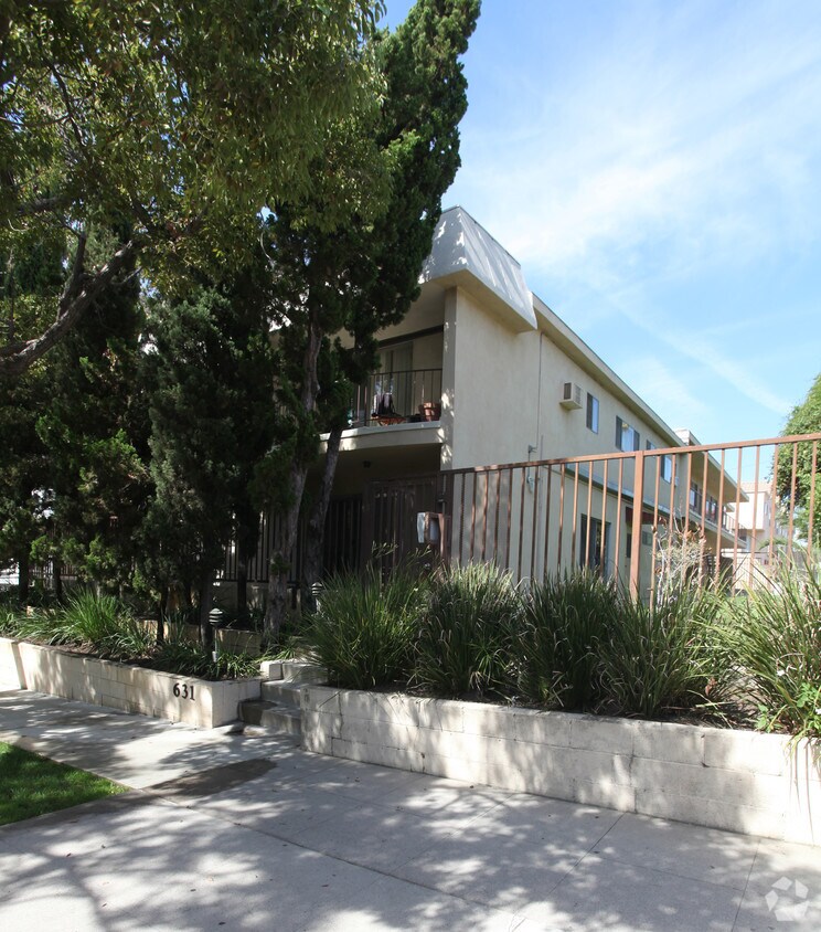 Foto del edificio - 631 E San Jose Ave
