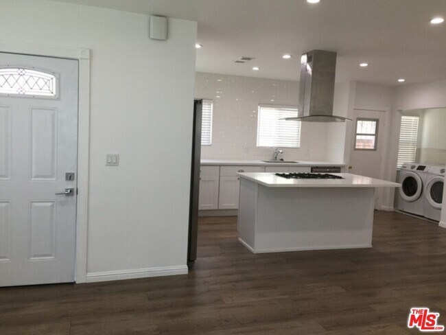 Foto del edificio - 1528 S Cochran Ave