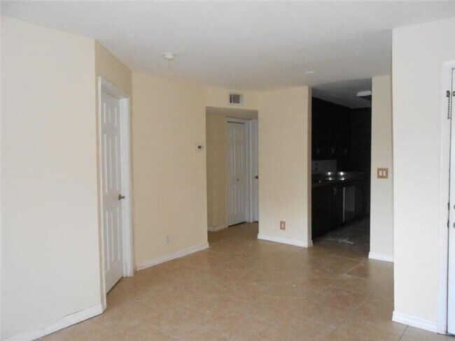 Foto del edificio - Updated 2 Bed/2 Bath Condo with Screened P...