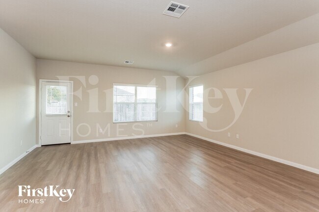 Foto del edificio - 15007 Maskette Ave