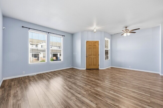 Foto del edificio - $1,945.95 - 2 Bed, 2.5 Bath Townhome in Colorado Springs with Attached Garage!