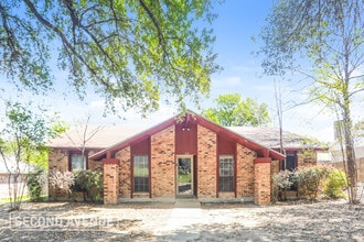 Building Photo - 160 Crestwood Blvd