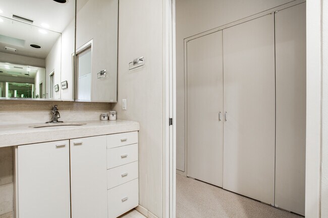 Foto del edificio - 4114 Normandy Ave