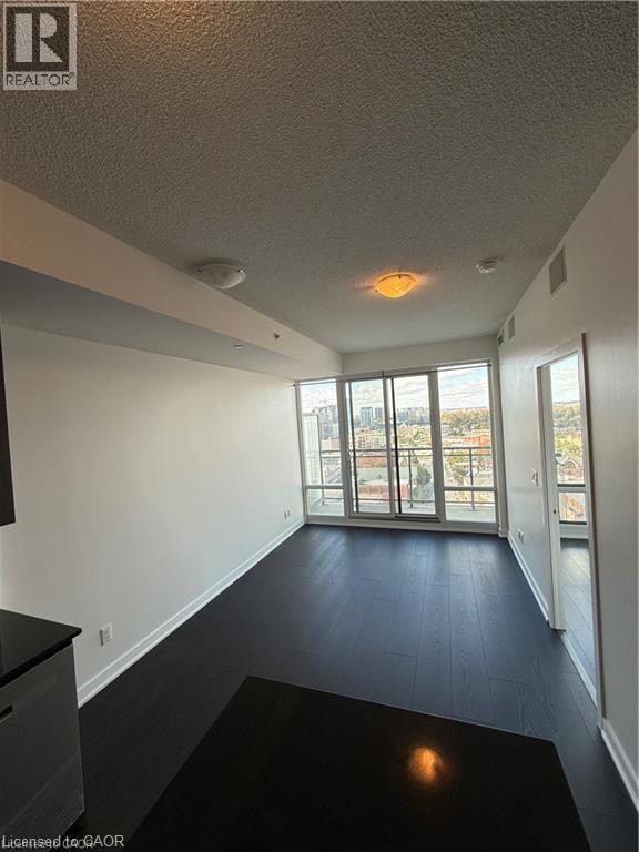 Photo du bâtiment - 85 Duke St W