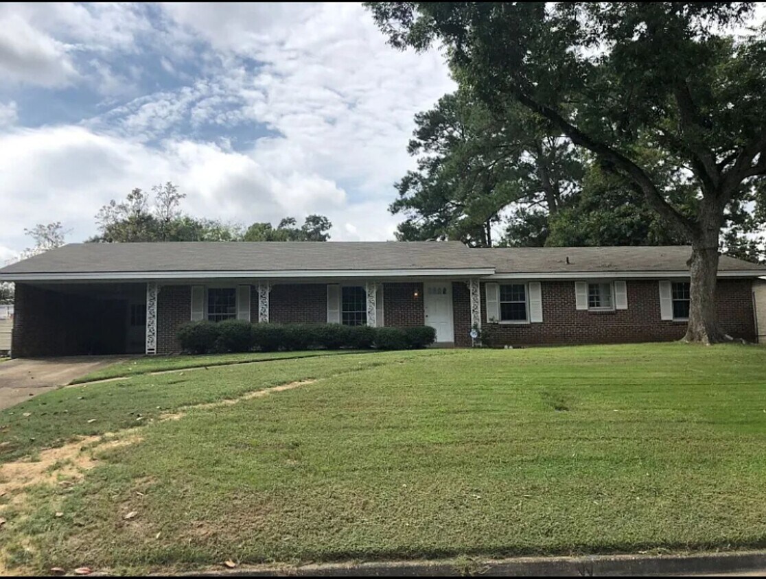 Foto principal - AVAILABLE NOW! CALL US FOR A SHOWING!