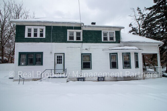 Building Photo - Baraga Duplex