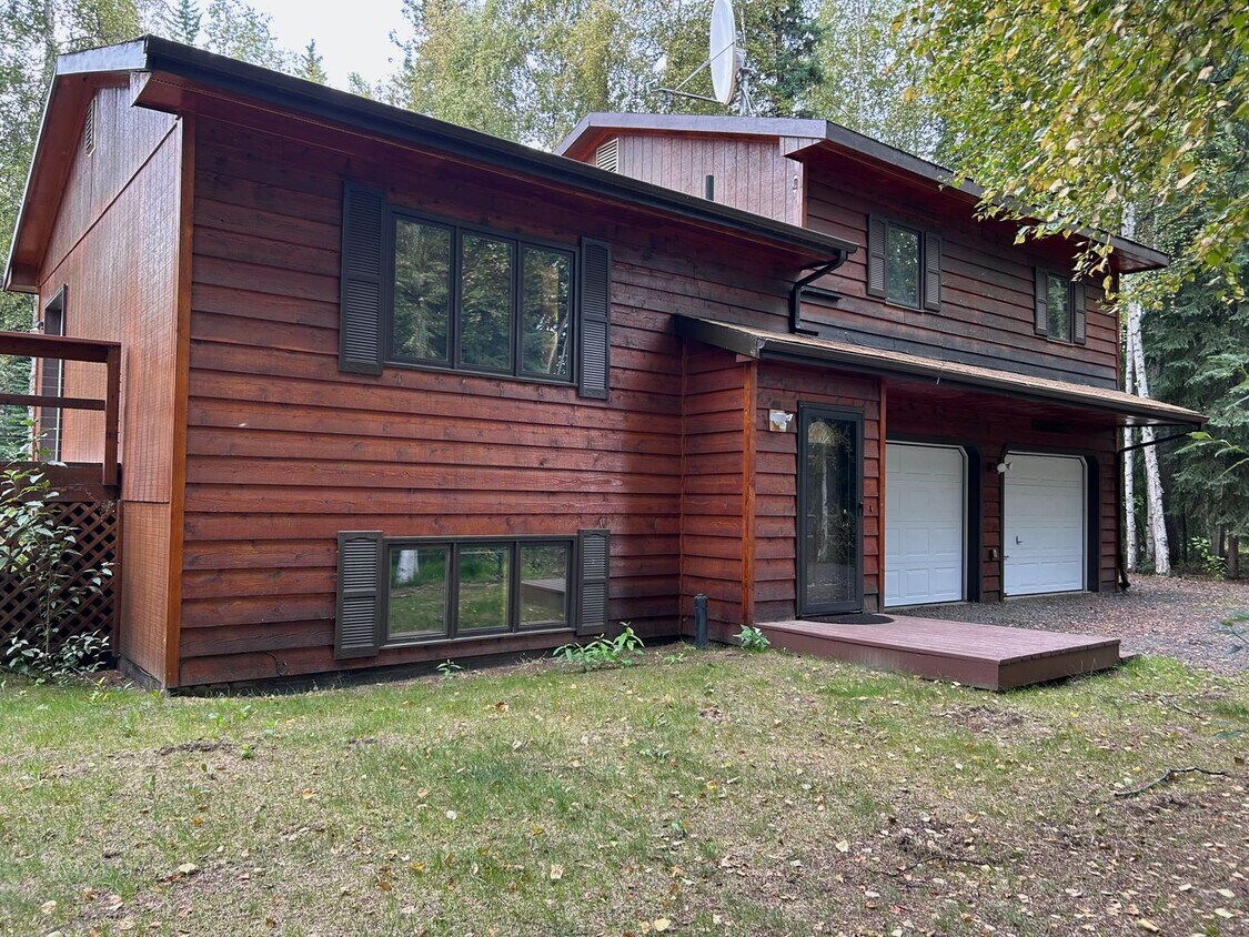 Primary Photo - Beautiful 4 Bedroom, Multi-Level Family Ho...