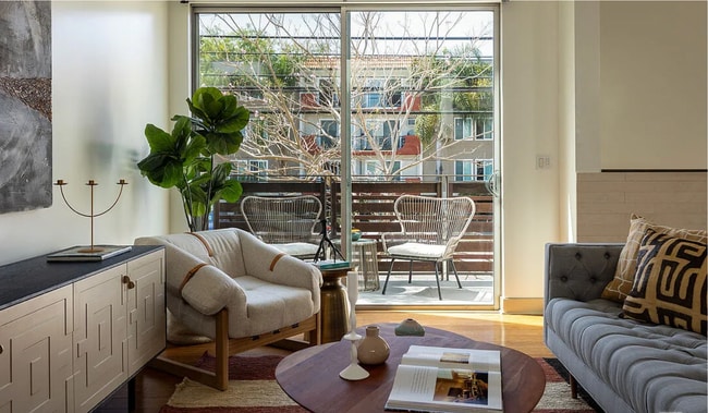 Living Balcony - 11808 Washington Pl