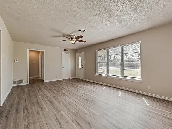 Foto del edificio - 165 Eisenhower Rd