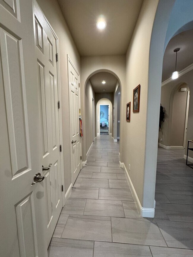 Foto del edificio - Gorgeous 3 bd. & 3 bath Home with a pool i...