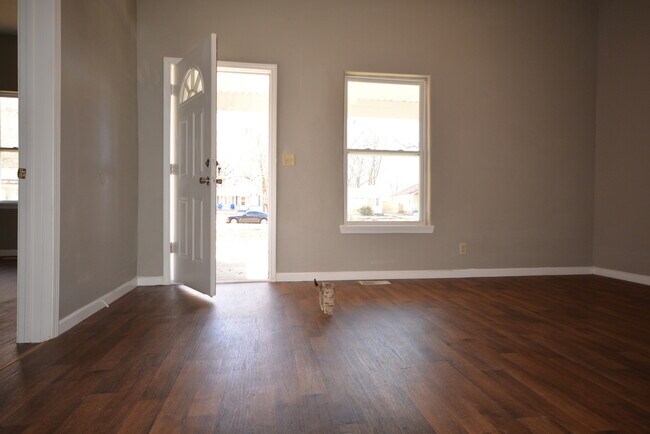 Foto del edificio - 2 Bedroom home, UPDATED
