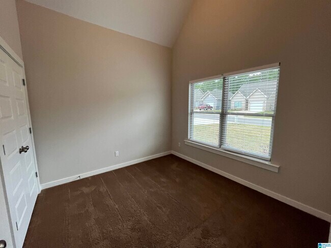 Building Photo - 164 Park Dr N