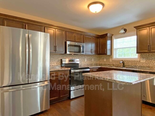 Foto del edificio - 967 Harding Dr