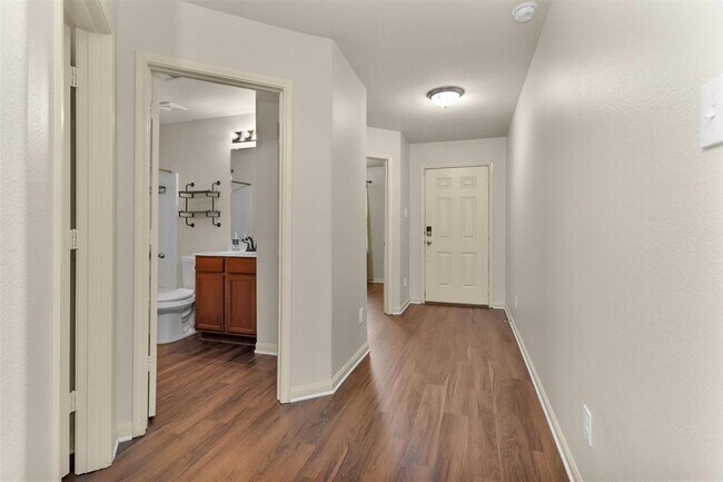 Foto del edificio - 9407 Amethyst Glen Dr