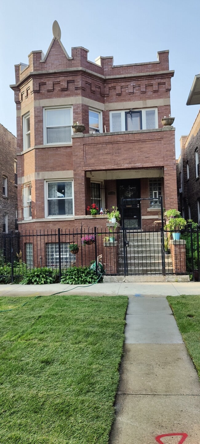 Building Photo - 3521 W Fulton Blvd