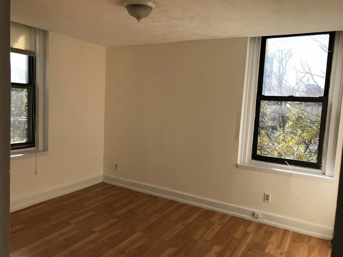Foto principal - 26-14 Hoyt Ave S