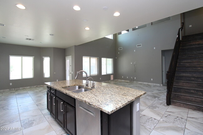 Building Photo - 10769 W Saddlehorn Rd