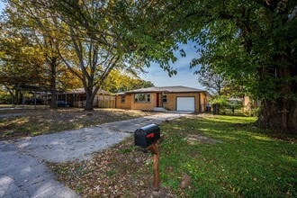 Building Photo - 809 N Ross Ave