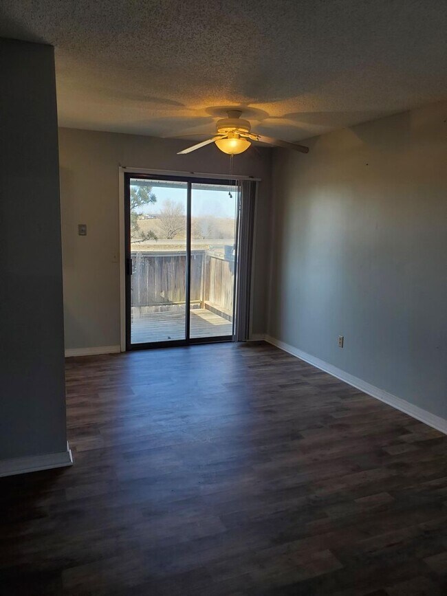Building Photo - 1441 N. Smith Ct #4