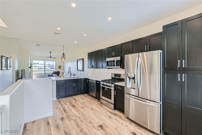 Foto del edificio - 668 Peachy Canyon Cir