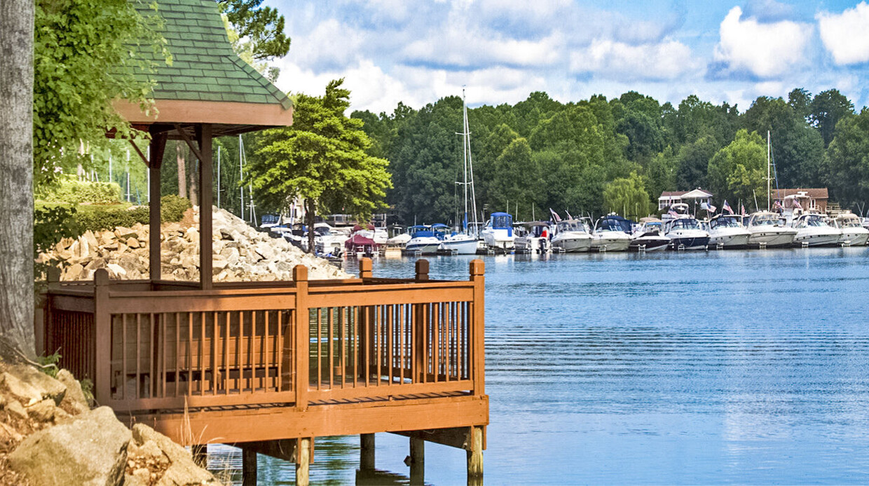 Primary Photo - Sailpointe at Lake Norman