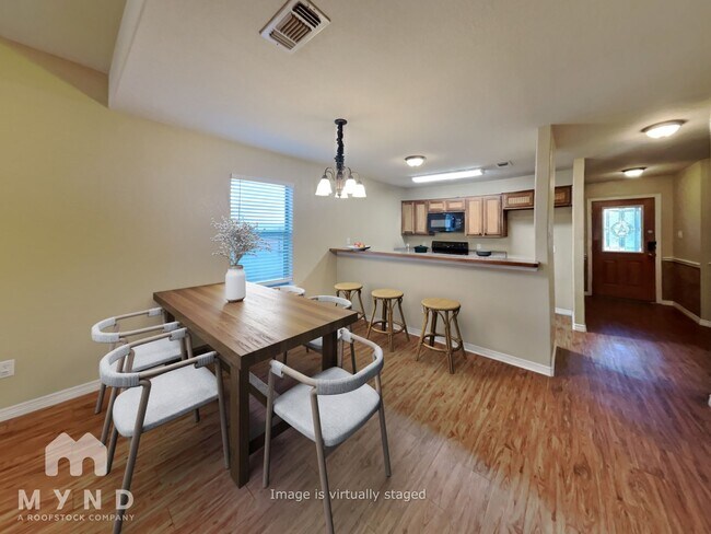 Foto del edificio - 608 Hilltop Dr