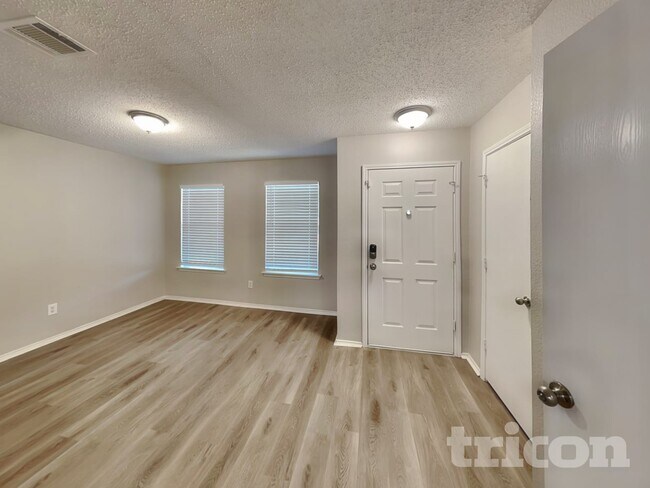 Foto del edificio - 211 Meagan St