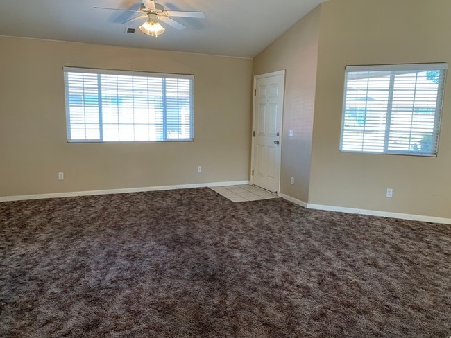 Building Photo - 2 Bed, 2 Bath apartment home available!