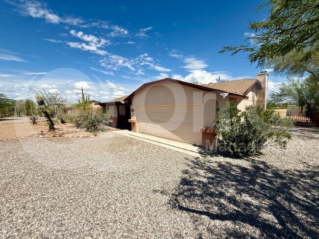 Building Photo - 4832 N Avenida Largo