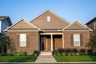 Building Photo - 279 Tanglewood Ln
