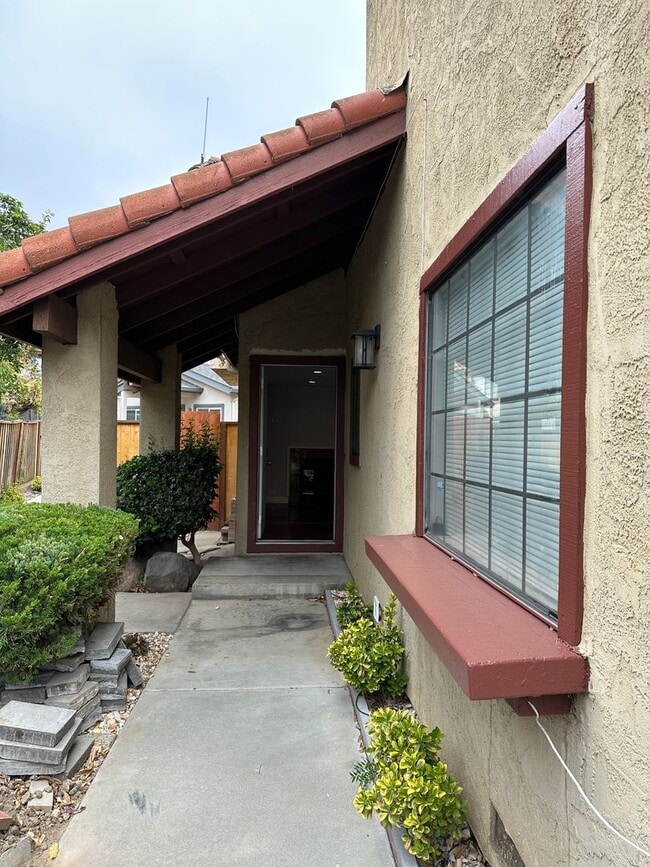 Building Photo - 930 Alexis Ct