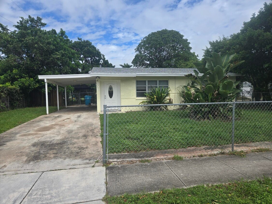 Primary Photo - 301 NW 16th Ct