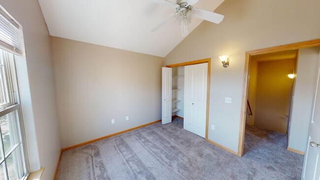 Foto del edificio - 2 Bedroom Townhome Available October 13th,...