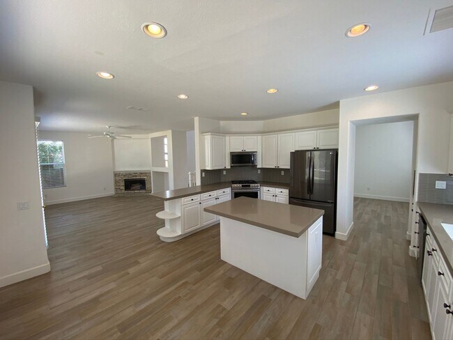 Foto del edificio - Carlsbad 4 Bed!