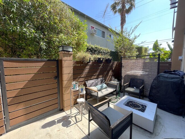 Foto del edificio - Modern Luxury Living: Stunning 3-Bedroom H...