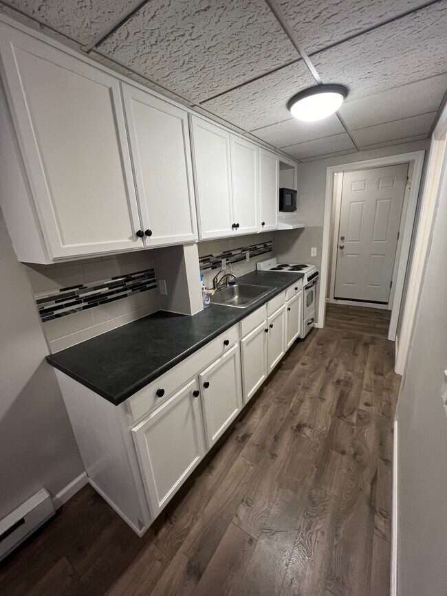 Building Photo - 27 Baltic Ave