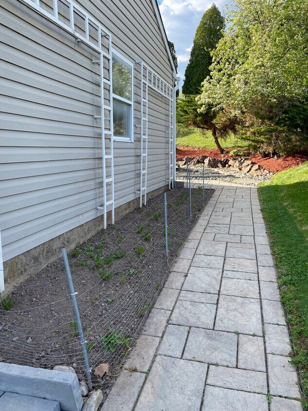 Building Photo - 44 Lynwood Dr