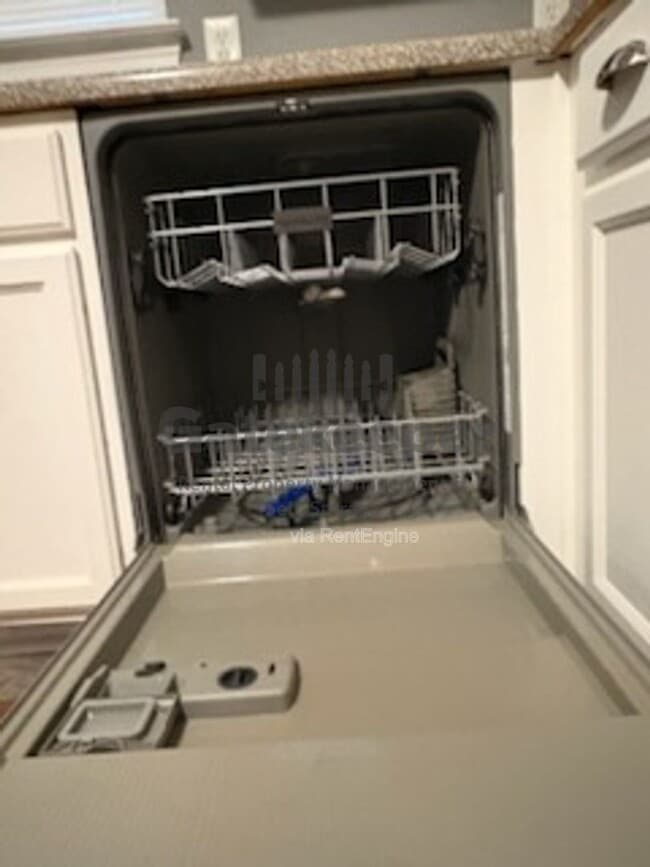 Building Photo - 6263 Shell Dr SW