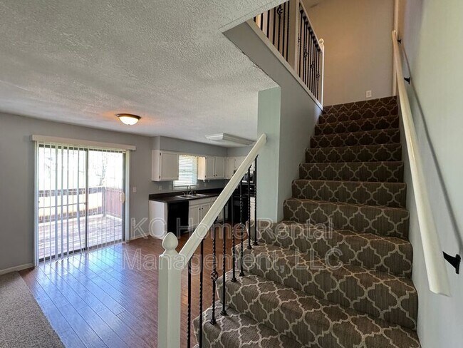 Foto del edificio - 1384 N Ridge Pkwy