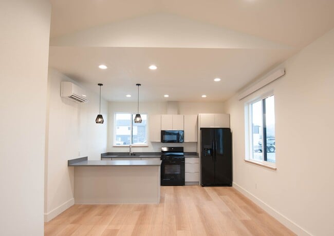 Building Photo - 1407 Windsor Dr