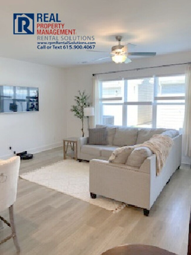 Foto del edificio - Like new 3 bd townhome in Smyrna with garage!