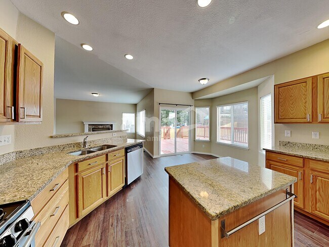 Foto del edificio - 10550 Mount Columbia Pl