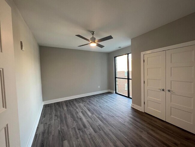 Foto del edificio - 400-402 E Chatham St
