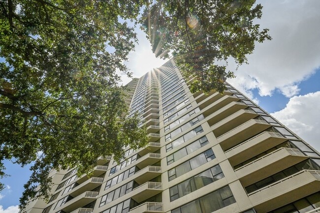 Building Photo - 15 Greenway Plz