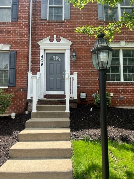 Foto del edificio - 409 Marshall Heights Dr
