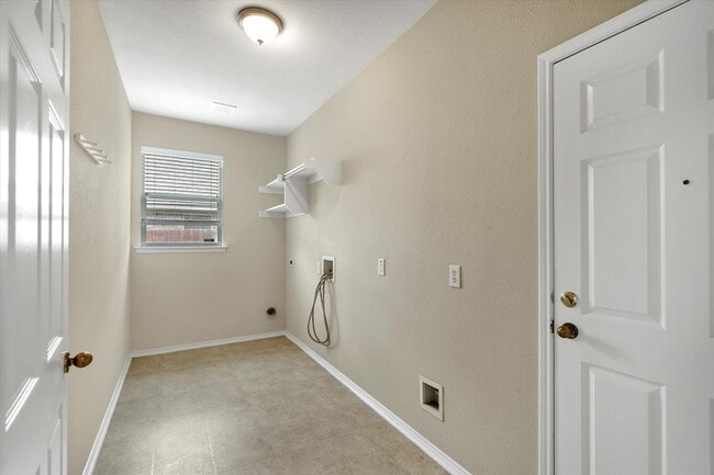 Foto del edificio - 4402 Emerald Leaf Dr