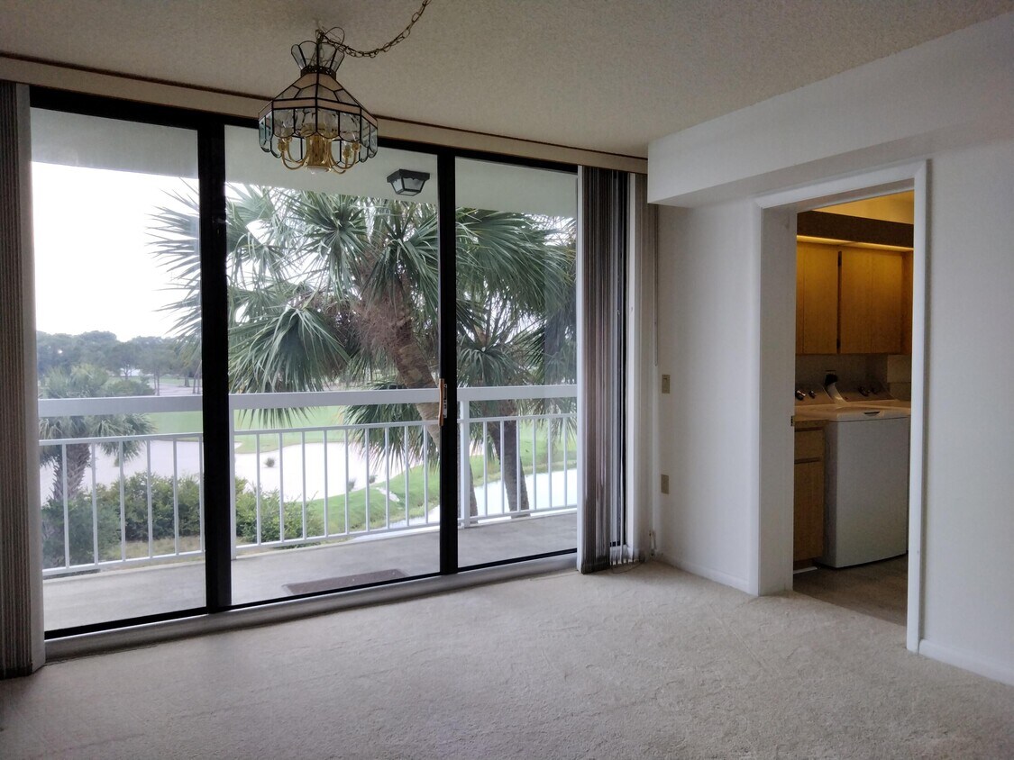 Foto principal - 2421 Village Blvd