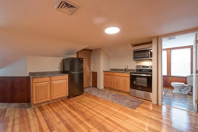 Building Photo - 104 Winthrop St