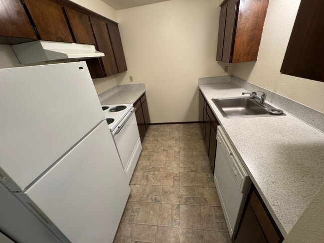 Building Photo - (HMA) Lancaster Fourplex - 1 Bedroom / 1 Bathroom w/ Carport